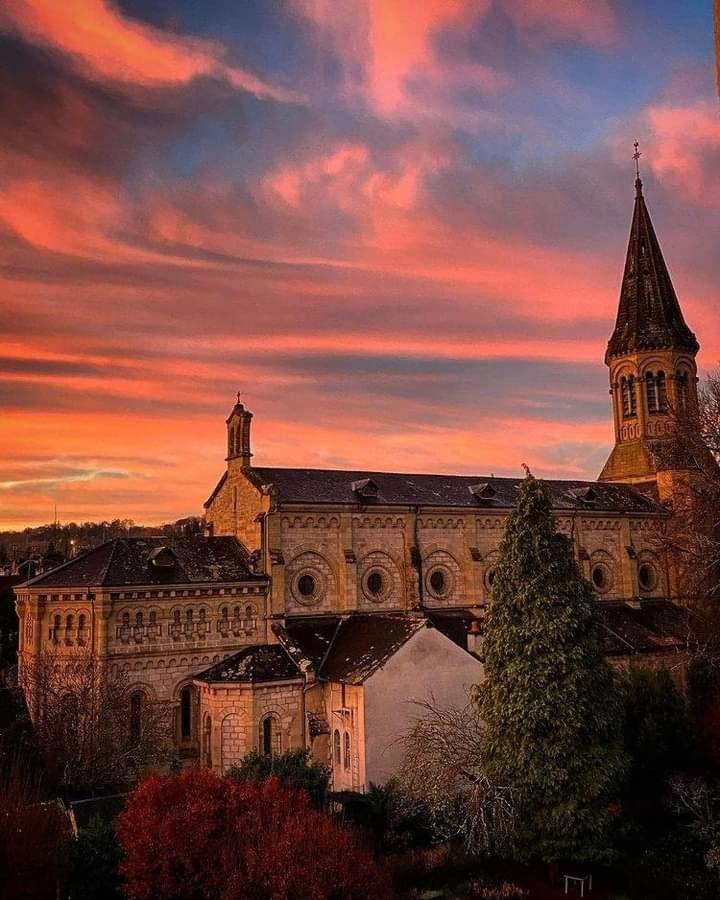 Chambre Climatisee Au Coeur De Brive Avec Televiseur Connecte Wifi Netflix Luaran gambar