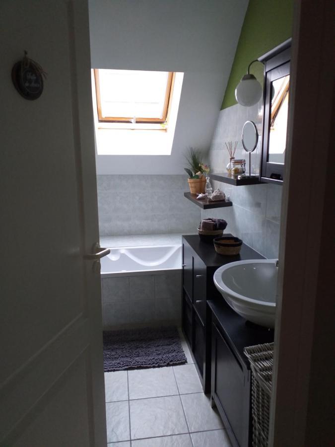 Chambre Climatisee Au Coeur De Brive Avec Televiseur Connecte Wifi Netflix Luaran gambar